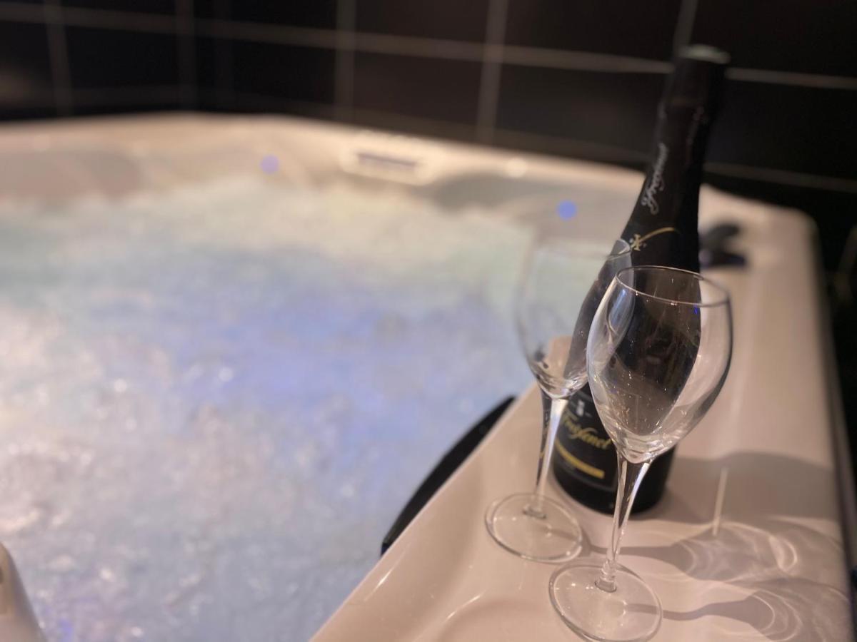 JACUZZI dans appartement T2 centre-ville Rouen Extérieur photo
