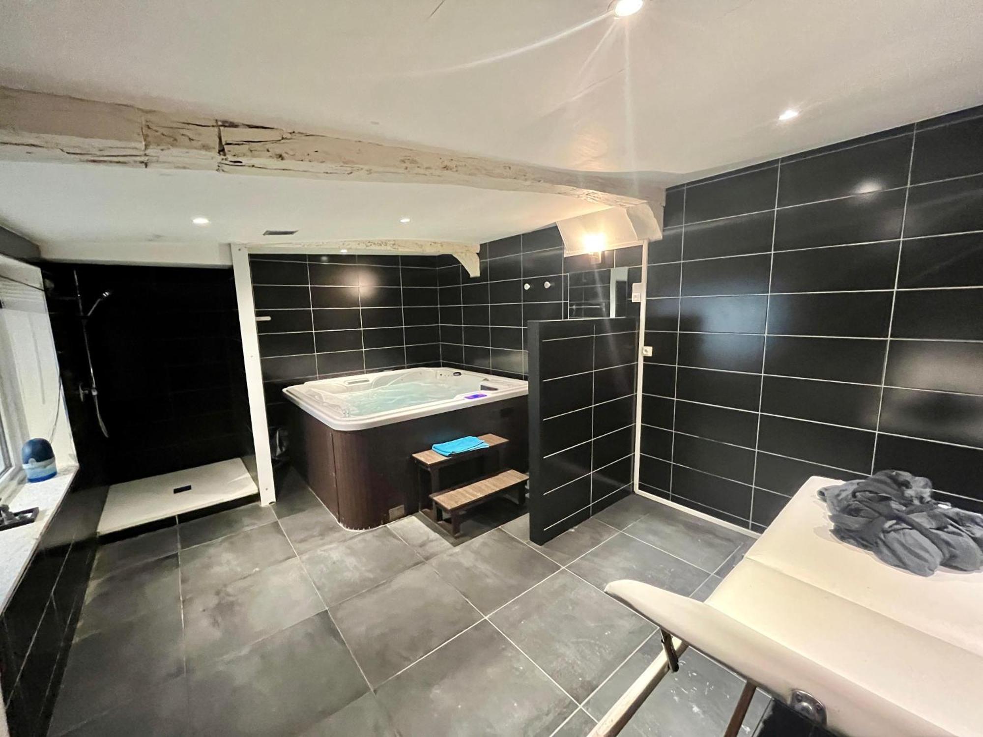 JACUZZI dans appartement T2 centre-ville Rouen Extérieur photo
