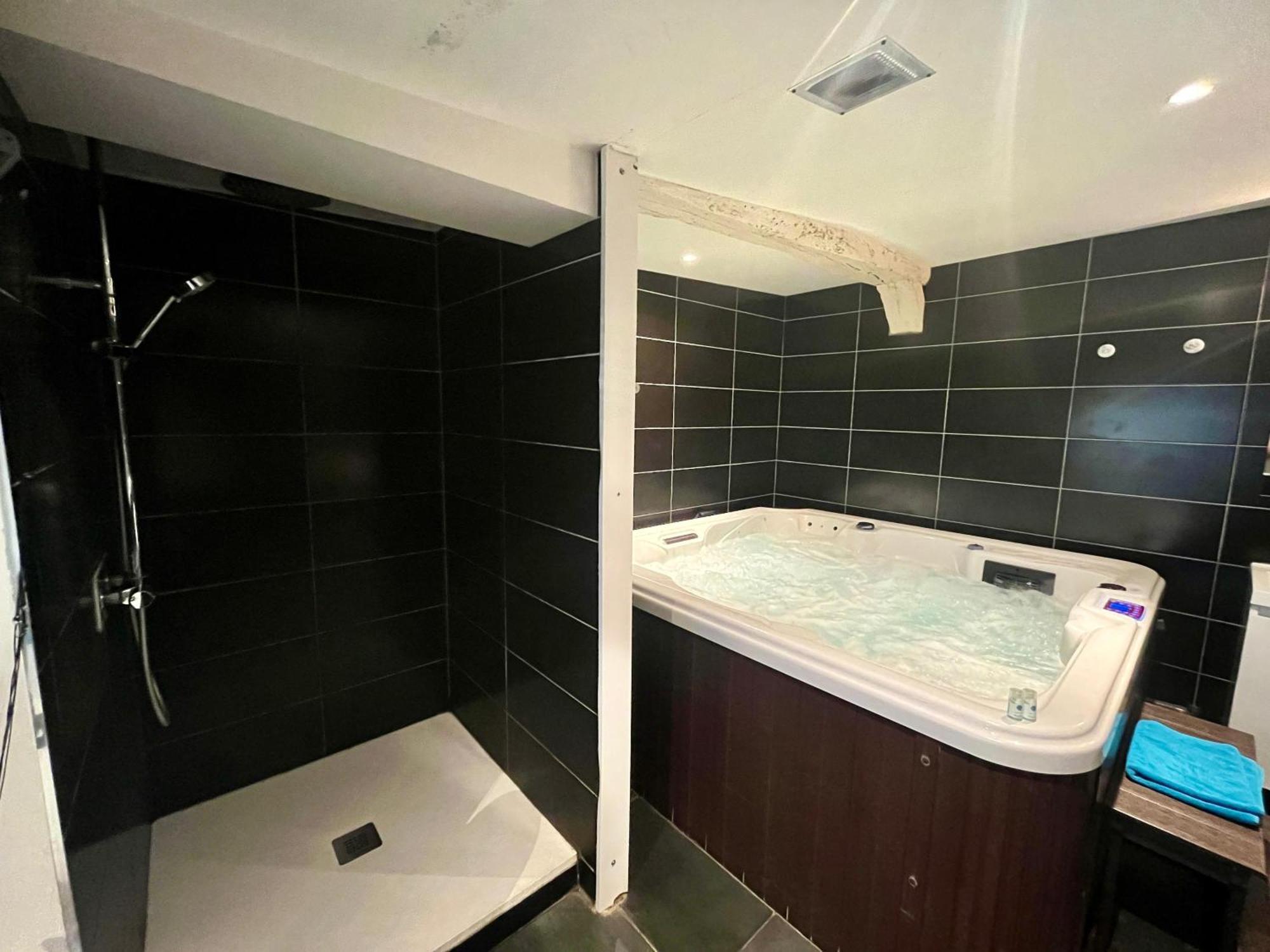 JACUZZI dans appartement T2 centre-ville Rouen Extérieur photo